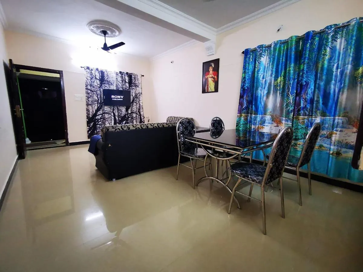 J2 Home Stay - Luxury Homes With Caravan Services Thiruvananthapuram 0*,